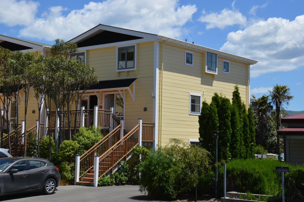 Bruce Waterfront Apartments Akaroa Exterior photo